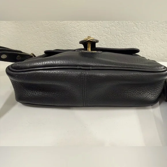 Vintage Dooney and Burke leather crossbody - Picture 3 of 9